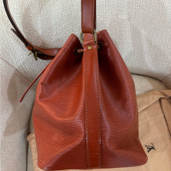 Authentic Louis Vuitton Epi petit Noe brown kenya bucket drawstring - Picture 5 of 15